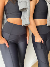 Load image into Gallery viewer, SHADOW BLACK POCKET LEGGINGS - SAMPLE